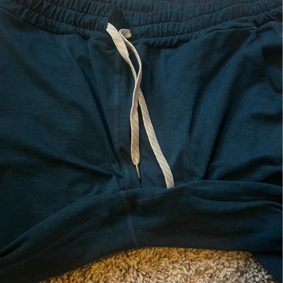 Vuori BUNDLE jumpsuit & joggers - Picture 4 of 8